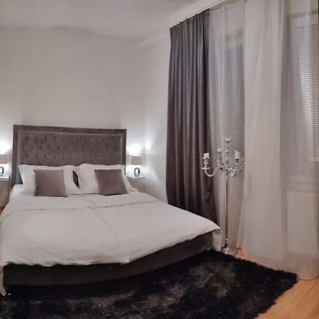 2 Izbovy Byt 60M2 V Centre Na Bakossovej, 24H Self Checkin Apartment Banska Bystrica Exterior photo